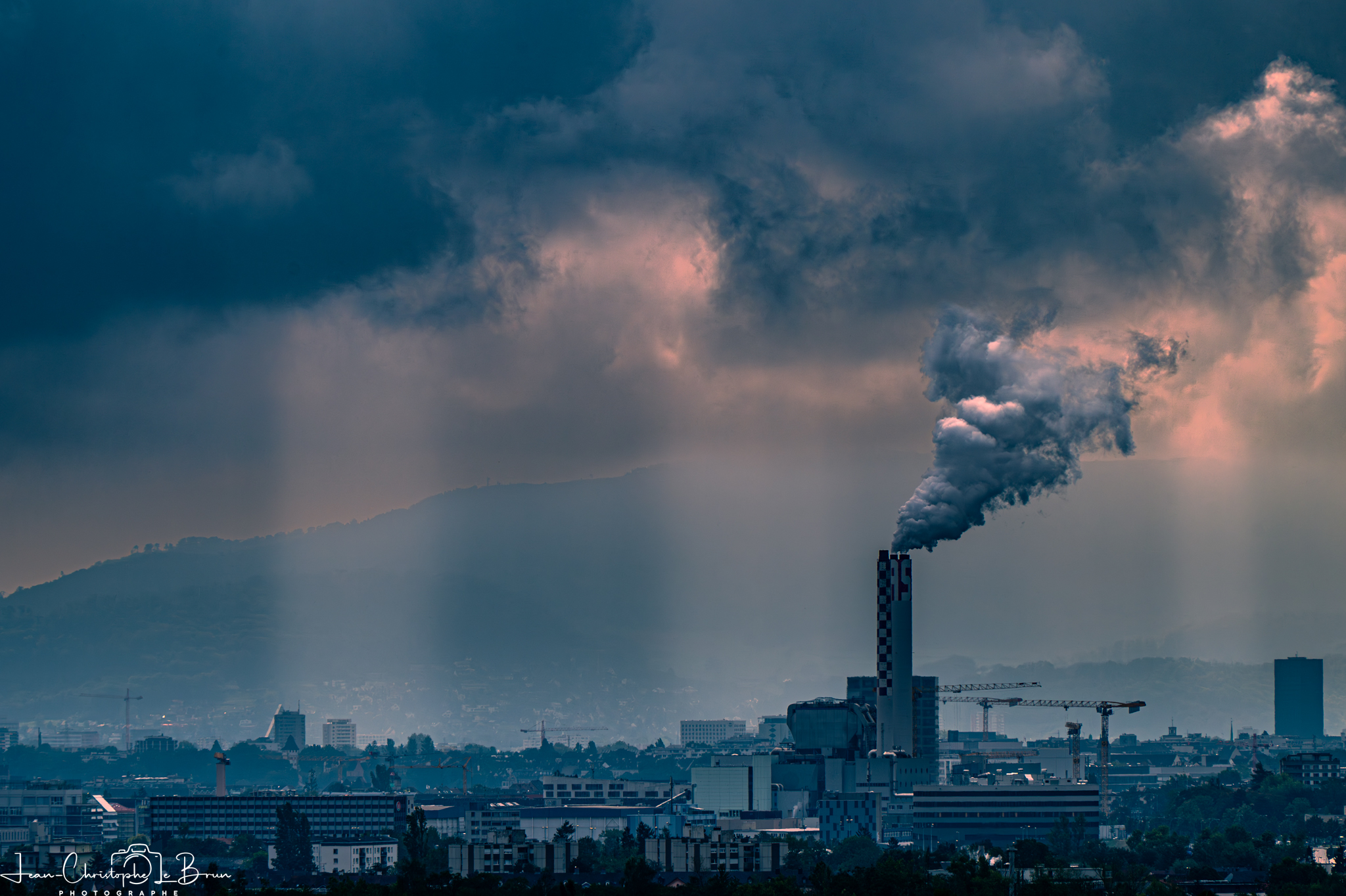 Pollution de l'air : le plaisir de la cheminée va-t-il faire long